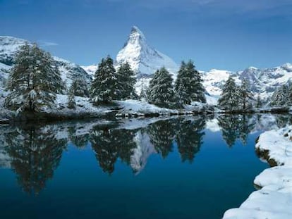 Your holiday. Switzerland. 
Winter atmosphere on Grindjisee (2334 m) in the Sunnegga-Blauherd district above Zermatt. In the background the 4478 m high Matterhorn. 

Endlich Ferien. Ihre Schweiz.
Winterstimmung am Grindjisee (2334 m) im Gebiet Sunnegga-Blauherd, oberhalb Zermatt. Im Hintergrund das 4478 m hohe Matterhorn. 

Enfin les vacances. A vous la Suisse. 
Ambiance hivernale au Grindjisee (2334 m) dans la zone de Sunnegga-Blauherd, au-dessus de Zermatt, avec le Cervin (4478 m) au fond. 

Copyright by Switzerland Tourism         Byline: swiss-image.ch/Robert Schoenbaechler