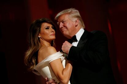 El presidente Donald Trump y la primera dama Melania Trump atienden el Liberty Ball durante su inauguración en Washington, el 20 de enero de 2017. "Lo que veo con esta imagen es el final de un día muy largo, sin mencionar las semanas y meses de preparación de muchos fotógrafos, editores y expertos en redes y el comienzo de todo desde entonces ", afirmó el fotógrafo Jonathan Ernst.