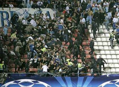 Disturbios entre los seguidores del Marsella y los antidisturbios hace un mes en el Calderón.