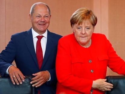 La canciller alemana Angela Merkel y el ministro de Finanzas, Olaf Scholz.