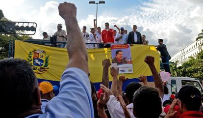 Nicolás Maduro em ato político diante do palácio de Miraflores.