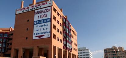 Edificio de pisos en venta en Madrid.