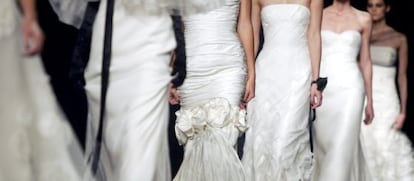 Desfile de la diseñadora Rosa Clarà en el Salon Gaudí Novias, en la Fira de Barcelona.