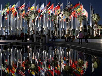 La plaza de las banderas, en Doha (Qatar), repleta de personas en los días previos al Mundial.