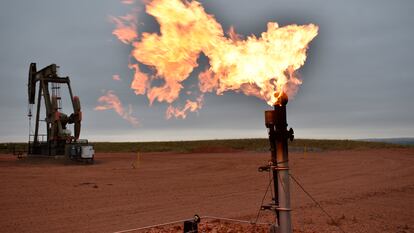 Poço petrolífero em Watford City (Dakota do Norte, EUA), em imagem feita em agosto.