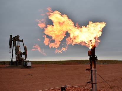 Poço petrolífero em Watford City (Dakota do Norte, EUA), em imagem feita em agosto.