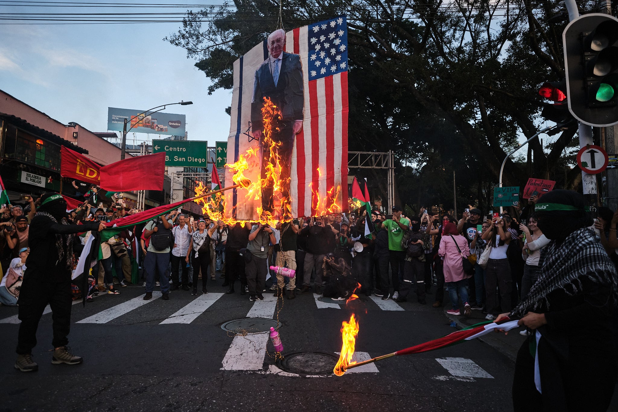 Manifestación propalestina en Medellín, en conmemoración de los dos años de la ocupación de Gaza por parte de Israel.