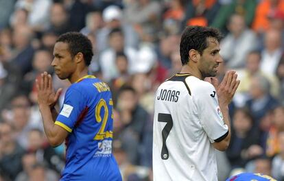 Valdo y Jonas, en el Valencia-Levante del domingo.