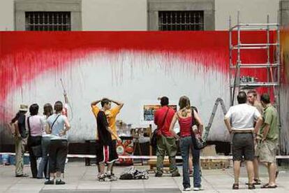 Aspecto de la jornada celebrada ayer en el Reina Sofía con los ganadores del concurso sobre el <i>Guernica.</i>