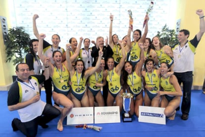 Las jugadoras del Sabadell celebran el triunfo