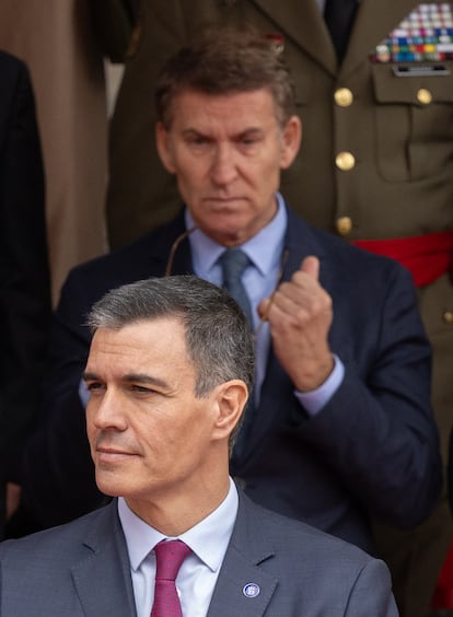 Pedro Sánchez y Alberto Núñez Feijóo, el pasado 29 de noviembre en el Congreso de los Diputados, tras la sesión de apertura de las Cortes Generales.