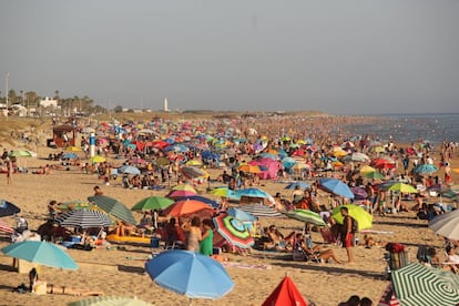 Aspecto de la playa de El Palmar durante el día.