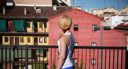 María, en la terraza de un restaurante de Lavapiés.