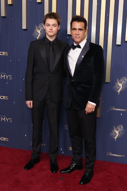 Colin Farrell, con un clásico esmoquin, llegó acompañado de su hijo Henry Farrell.