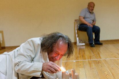 Albert Vidal, en primer término, y Paco Suárez, durante un ensayo de <i>Los persas</i>.