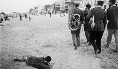 Una imagen de la playa de El Cabanyal tomada por Robert Frank en 1952