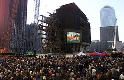 Una escena de la concentración ciudadana en la <i>zona cero</i> en recuerdo de las víctimas de los atentados en Nueva York.