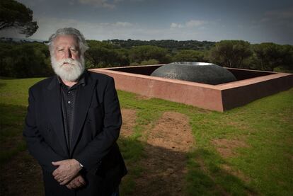 James Turrell posa ante su obra en una imagen de mayo de 2009.