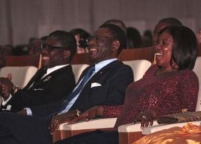 El presidente de Guinea Ecuatorial, Teodoro Nguema Obiang (en el centro), con su familia, el pasado octubre en Malabo.