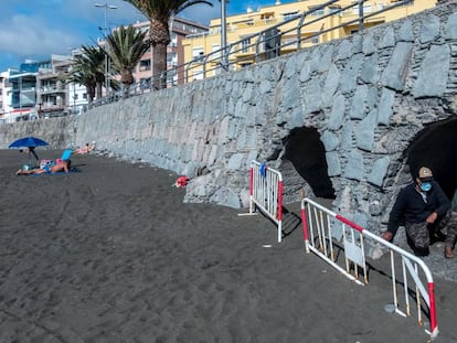 Migrantes desahuciados del sistema de acogida humanitaria de Canarias.