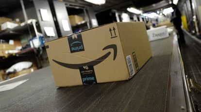 Un paquete de Amazon Prime en un centro reparto de UPS