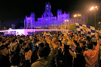 Ambiente en la Plaza de Cibeles tras el triunfo del Real Madrid