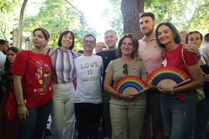 Desde la izquierda, Hana Jalloul, Diana Morant, Félix Bolaños, Fernando Grande-Marlaska, Teresa Ribera, el ex jugador de waterpolo Álex Royo y Reyes Maroto asisten a la marcha del Orgullo en Madrid. 