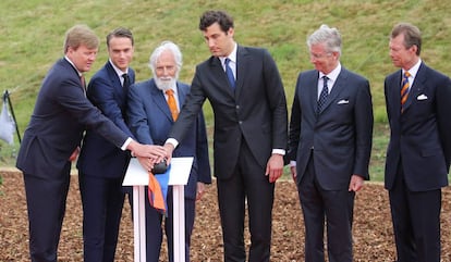 Jean-Christophe Napoleon Bonaparte (en el centro), junto a (a la derecha de la imagen) el rey Guillermo de Holanda; Arthur Wellesley, Marqués de Douro, hijo del noveno duque de Wellington; y el príncipe Nikolaus Furst Blucher von Wahlstatt. A la izquierda, el rey Felipe de Bélgica y el duque de Luxemburgo, en la celebracion del bicentenario de la batalla de Waterloo.