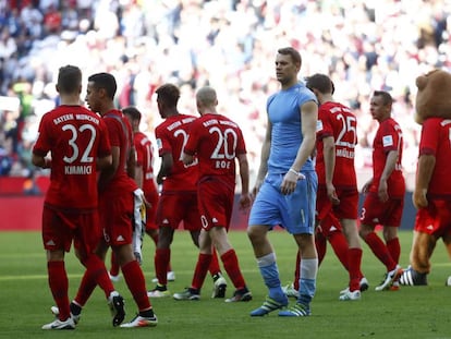 Los jugadores del Bayern, tras el partido ante el Borussia Moenchengladbach.