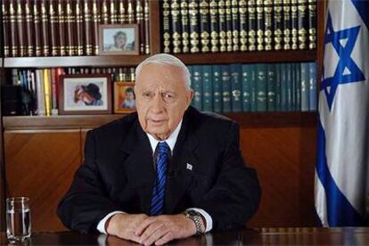 El primer ministro de Israel, Ariel Sharon, durante su discurso radiotelevisado de ayer.
