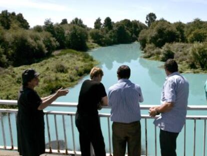 Aspecto que presentaban las aguas del Umia en septiembre de 2006, tras el vertido, a su paso por el ayuntamiento de Portas.