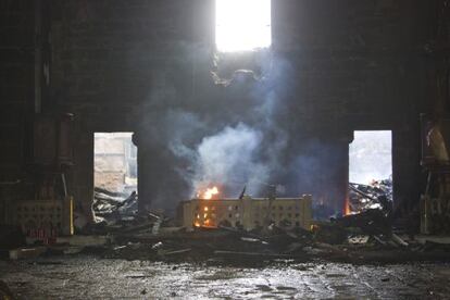 Fuego en el interior de la iglesia, esta mañana.