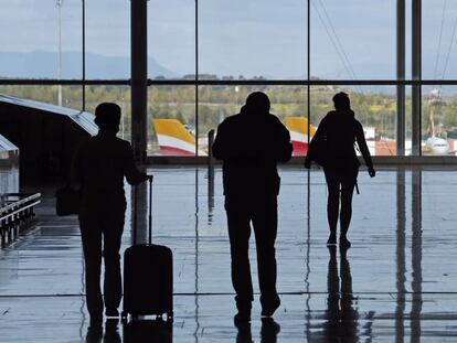 Pasajeros en la Terminal 4 del aeropuerto Adolfo Suárez Madrid-Barajas