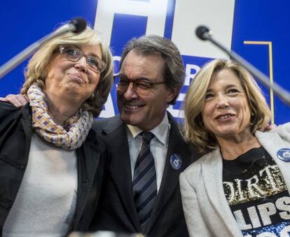 "Artur Mas, Joana Ortega e Irene Rigau han sido sancionados por la consulta del 9-N. Y ellos han declarado que volverían a hacer lo mismo. Y, a su vez, otros independentistas manifiestan que esta sentencia demuestra la falta de democracia del Gobierno central. Yo les diría, primero, que lo de ellos sí que es falta de democracia; es un intento de golpe de Estado, pues quieren imponer su idea sin tener en cuenta que la mayoría de los catalanes no están con ellos. Esto lo demuestra el número de votos de las últimas elecciones, (no el número de diputados). Y, segundo, haciendo uso del seny catalán, del que es ejemplo el señor Duran Lleida, aplicar aquello de “rectificar es de sabios”. No hacerlo conduce a un conflicto, provocado por ellos y solo ellos, que se obstinan en no pararlo y del que no sabemos qué consecuencias tendrá."