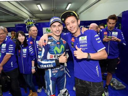 Lorenzo y Rossi, tras la carrera en Cheste.