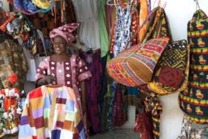 Mercado tradicional de Sumbetioune, en Dakar (Senegal).