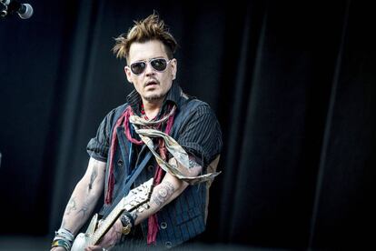 Johnny Depp durante una actuación con su grupo, Hollywood Vampires, en mayo de 2016 en Estocolmo.