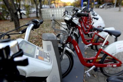 Seúl fue también, antes incluso de poner en marcha el proyecto de economía colaborativa, una de las ciudades que primero puso en marcha un programa de bicicletas públicas.