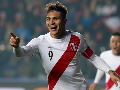 Guerrero durante un partido con su selección.