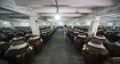 Instalaciones en las que se guardan las tinajas con las añadas más preciadas del licor Moutai.