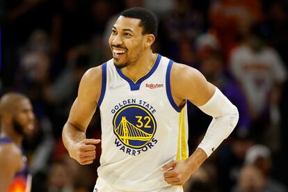 Otto Porter celebra una de sus decisivas canastas en el partido entre los Warriors y los Suns.