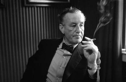 El escritor Ian Fleming, creador de la saga James Bond.