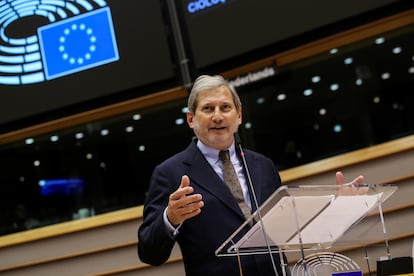 El comisario europeo de Presupuesto, Johannes Hahn, en el Parlamento Europeo.