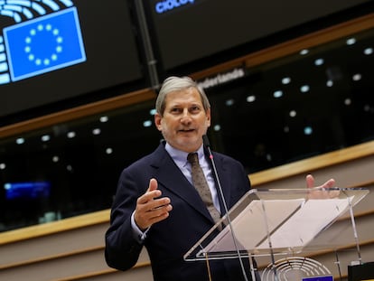 El comisario europeo de Presupuesto, Johannes Hahn, en el Parlamento Europeo.