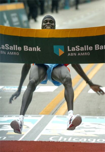 Cheruiyot se resbala en la llegada del maratón de Chicago