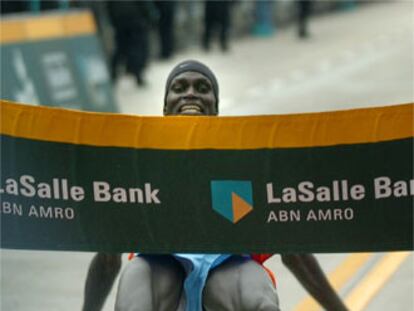 Cheruiyot se resbala en la llegada del maratón de Chicago