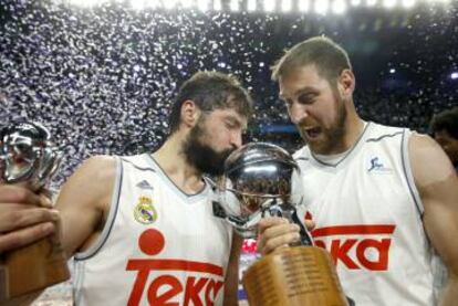 Nocioni celebra el título junto a Llull.