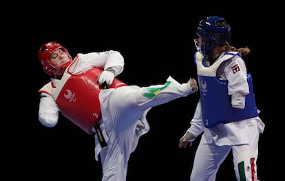 Debora Bezerra de Menezes contra Daniela Andrea Martinez  Mariscal, do México.