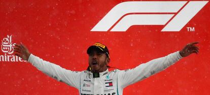 Hamilton celebra su triunfo.