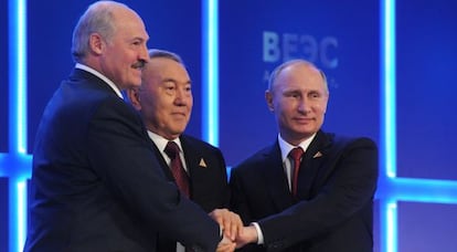 El presidente de Rusia, Kazajist&aacute;n y Bielorrusia tras sellar el acuerdo de libre comercio. 